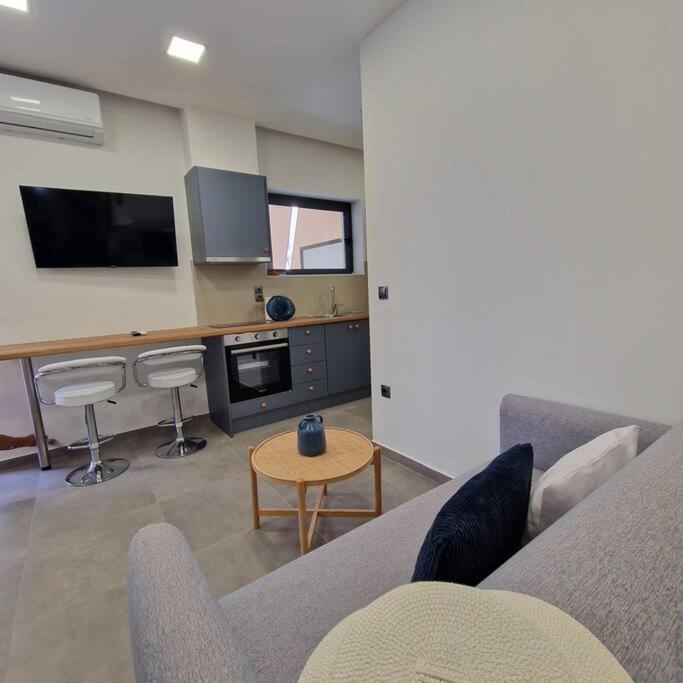Farisma - Bright And Central Apt In Kalamata Dış mekan fotoğraf